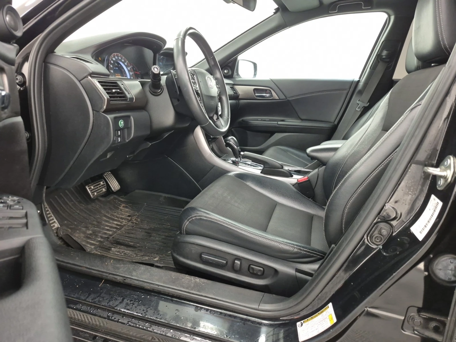 Honda Accord Sedan Sport 2.4 * Сервизна История * Авто Кредит *, снимка 6 - Автомобили и джипове - 53919187