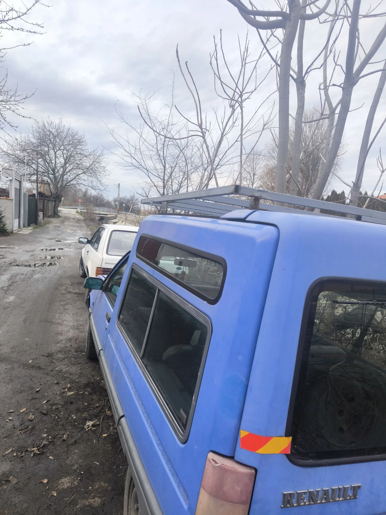Renault Rapid, снимка 2 - Автомобили и джипове - 54415354