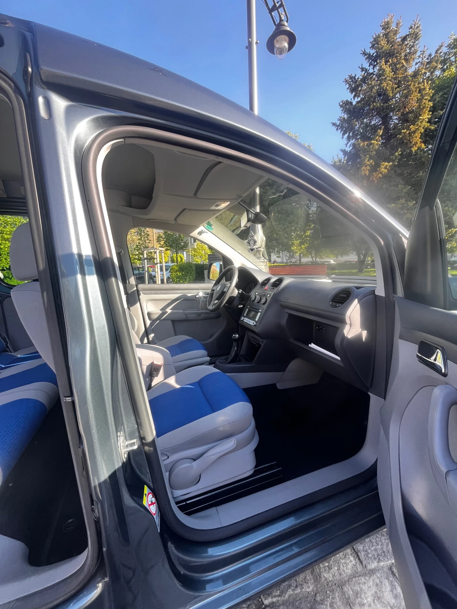 VW Caddy 2.0I, снимка 5 - Автомобили и джипове - 54413334