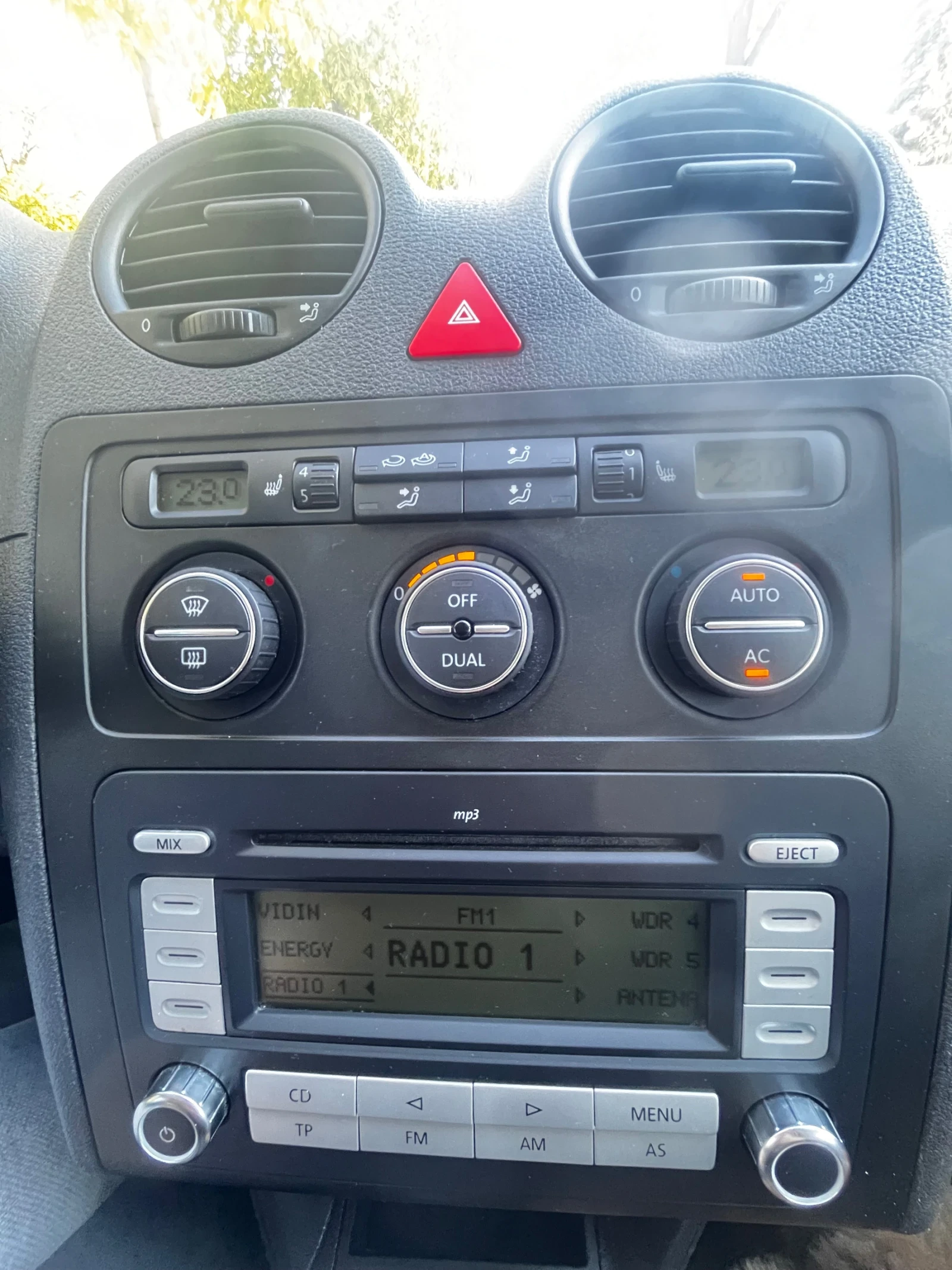 VW Caddy 2.0I, снимка 11 - Автомобили и джипове - 54413334