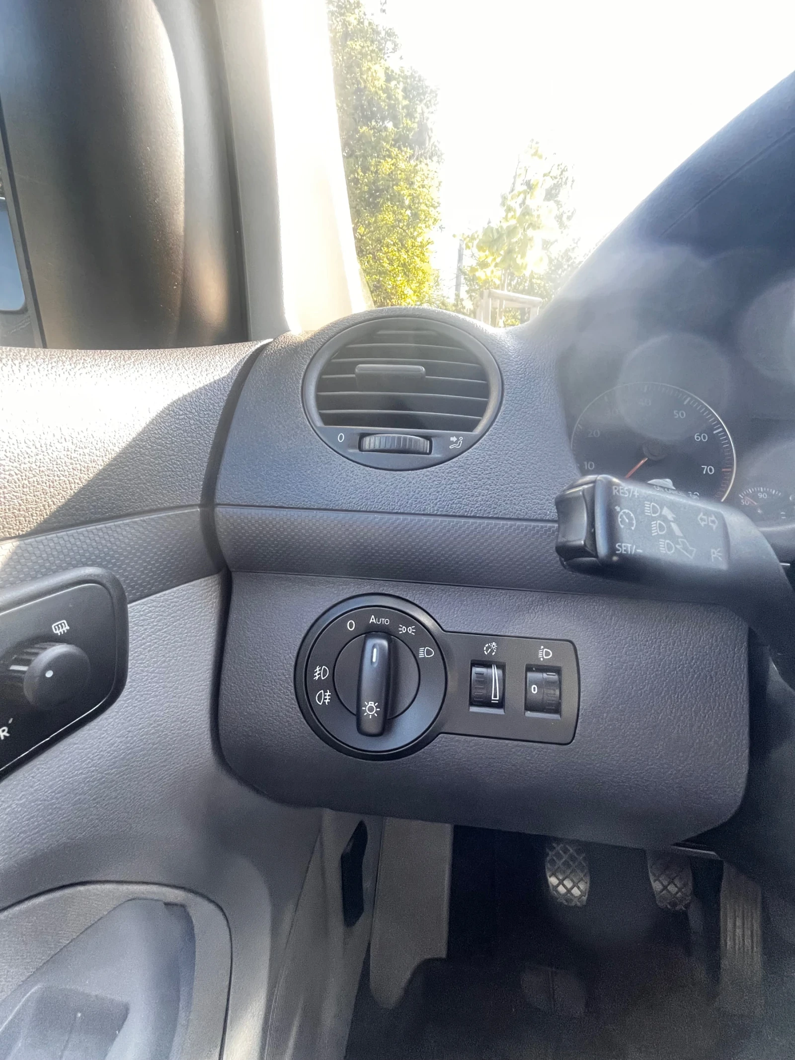 VW Caddy 2.0I, снимка 9 - Автомобили и джипове - 54413334