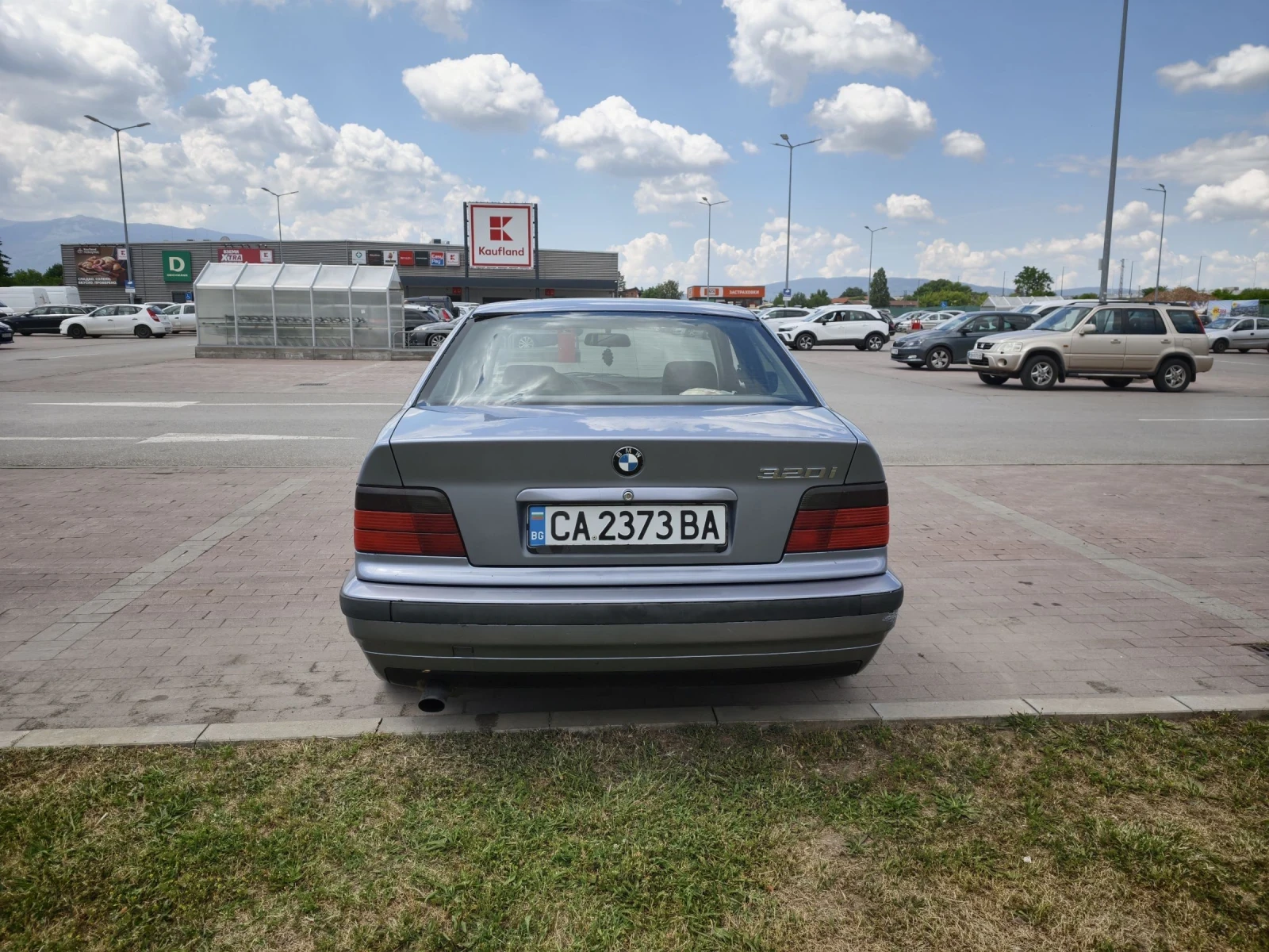 BMW 320, снимка 6 - Автомобили и джипове - 55180596