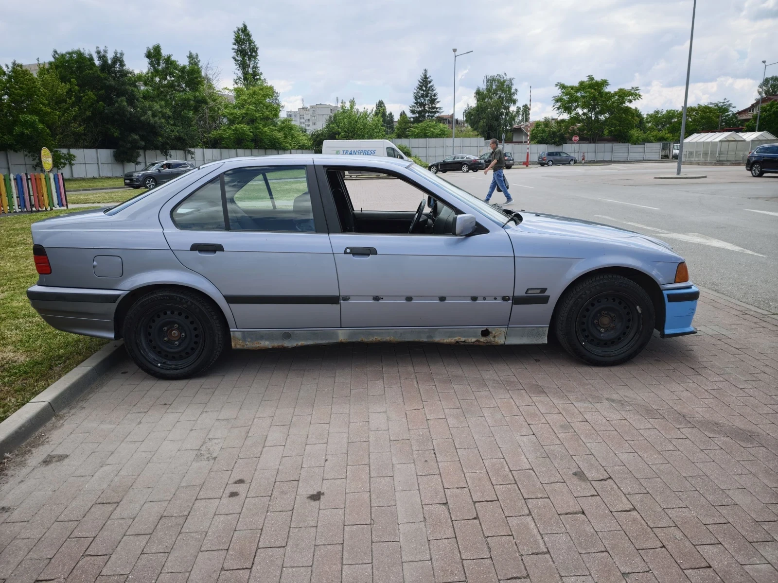 BMW 320, снимка 4 - Автомобили и джипове - 55180596