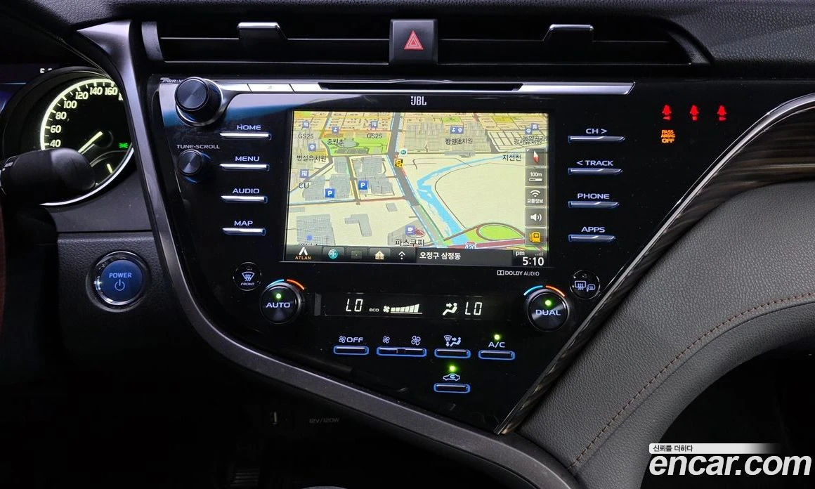 Toyota Camry 2.5 XLE Hybrid, снимка 14 - Автомобили и джипове - 56123290