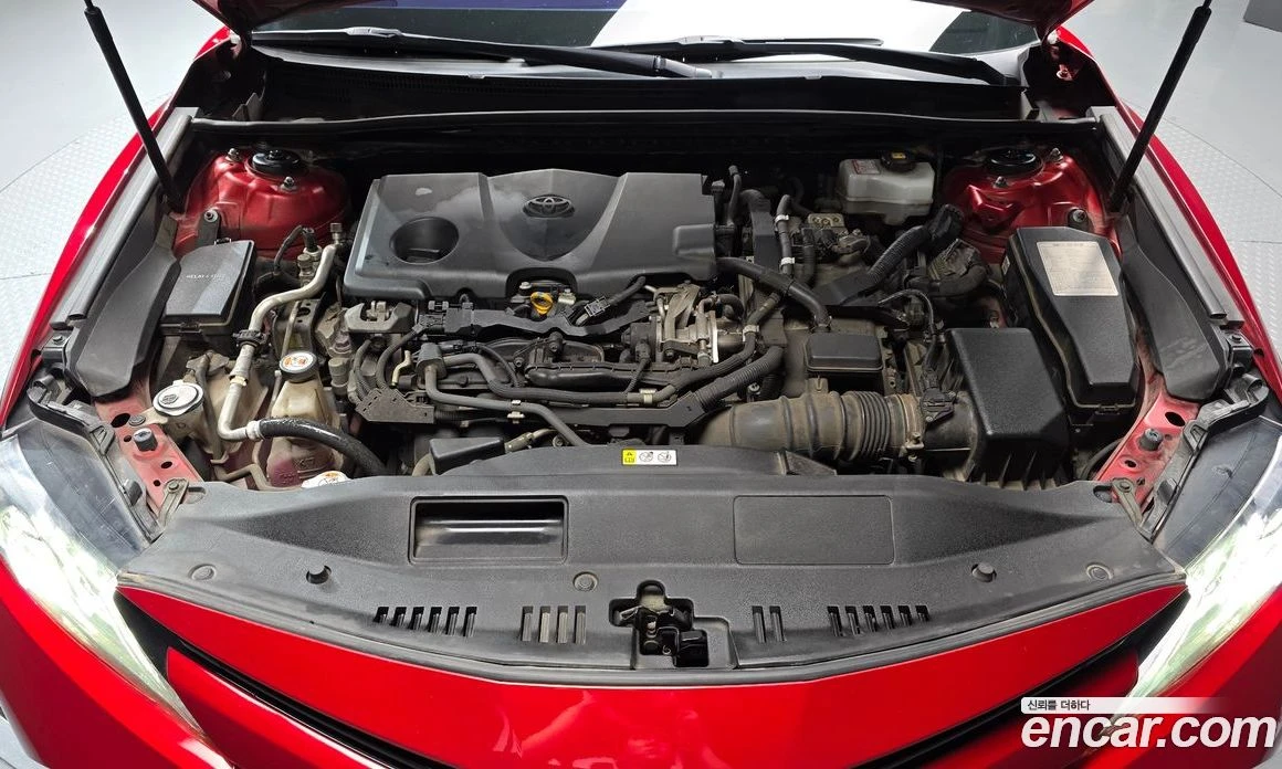 Toyota Camry 2.5 XLE Hybrid, снимка 6 - Автомобили и джипове - 56123290