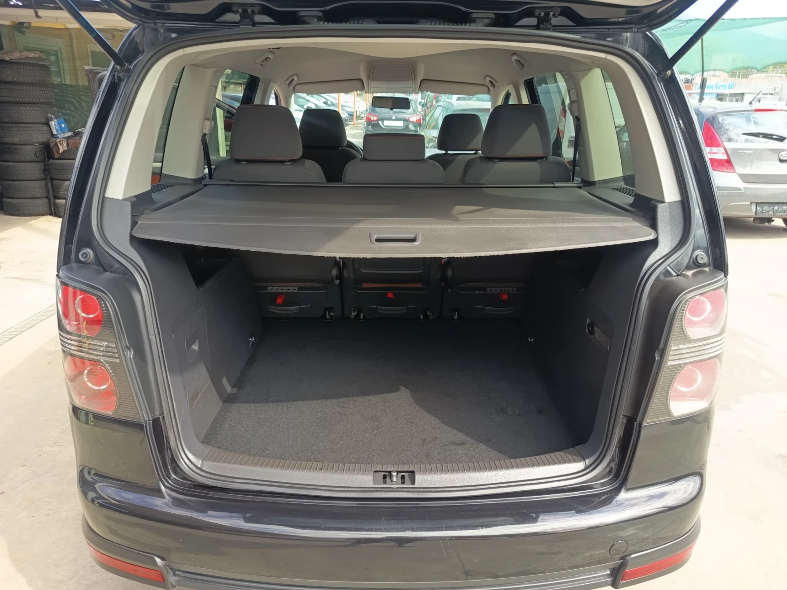 VW Touran 1.9tdi-cross, снимка 13 - Автомобили и джипове - 56140433