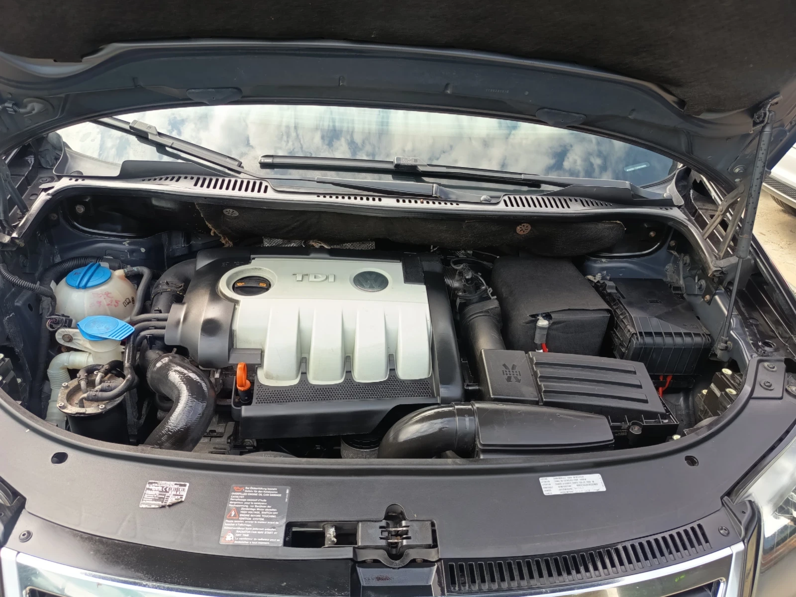 VW Touran 1.9tdi-cross, снимка 14 - Автомобили и джипове - 56140433