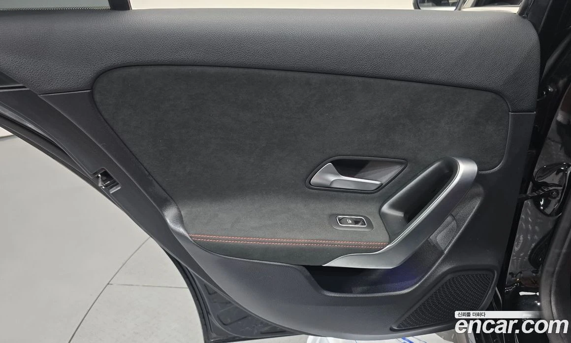 Mercedes-Benz A 35 4MATIC, снимка 15 - Автомобили и джипове - 56276910