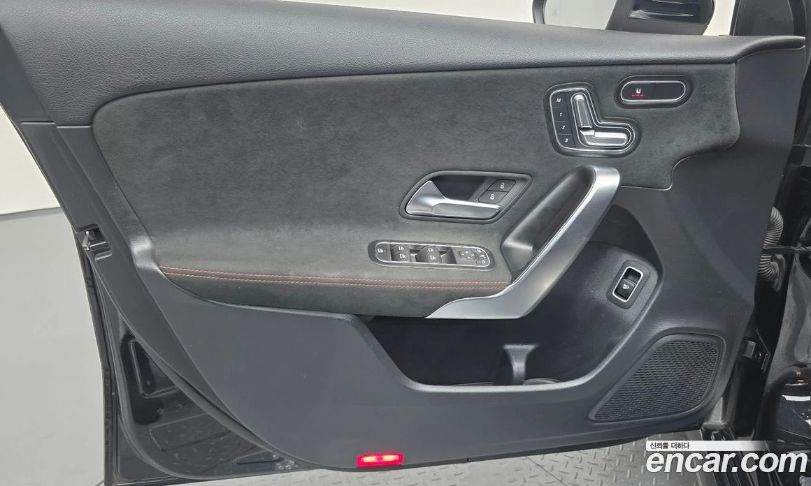 Mercedes-Benz A 35 4MATIC, снимка 14 - Автомобили и джипове - 56276910