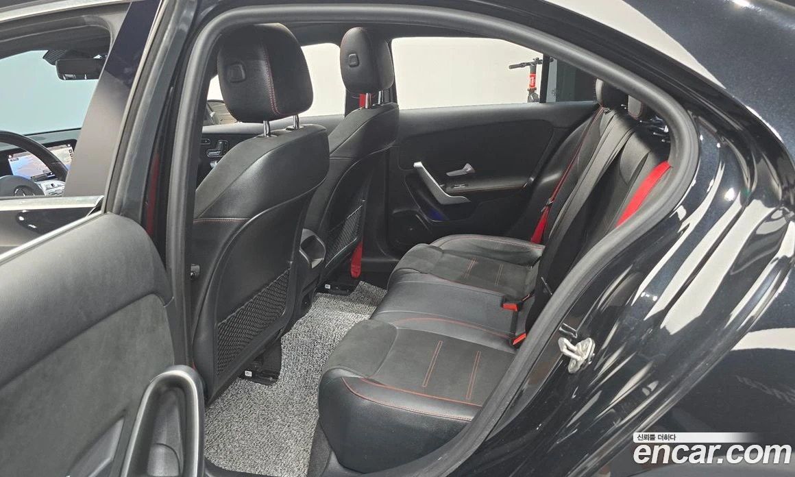 Mercedes-Benz A 35 4MATIC, снимка 16 - Автомобили и джипове - 56276910