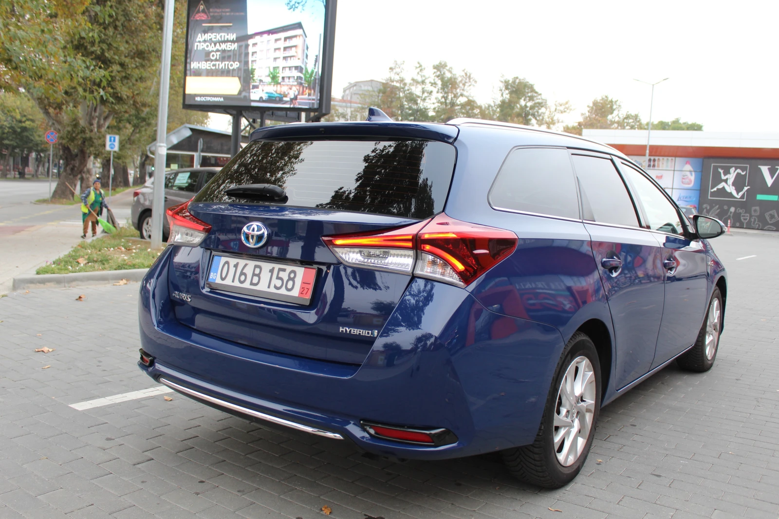 Toyota Auris 1.8H, снимка 8 - Автомобили и джипове - 56589033