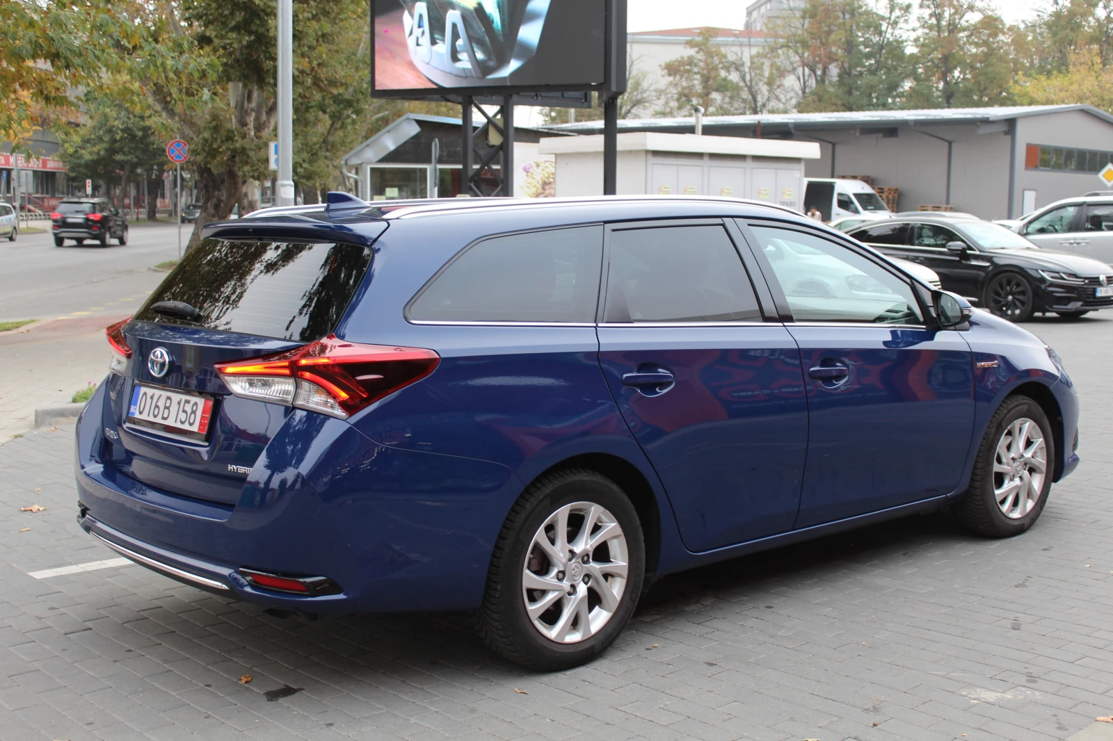Toyota Auris 1.8H, снимка 5 - Автомобили и джипове - 56589033