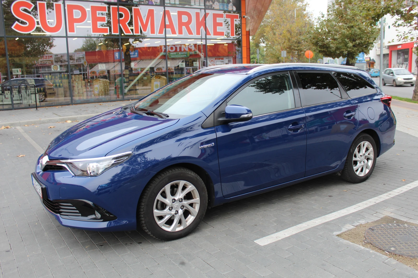 Toyota Auris 1.8H, снимка 9 - Автомобили и джипове - 56589033