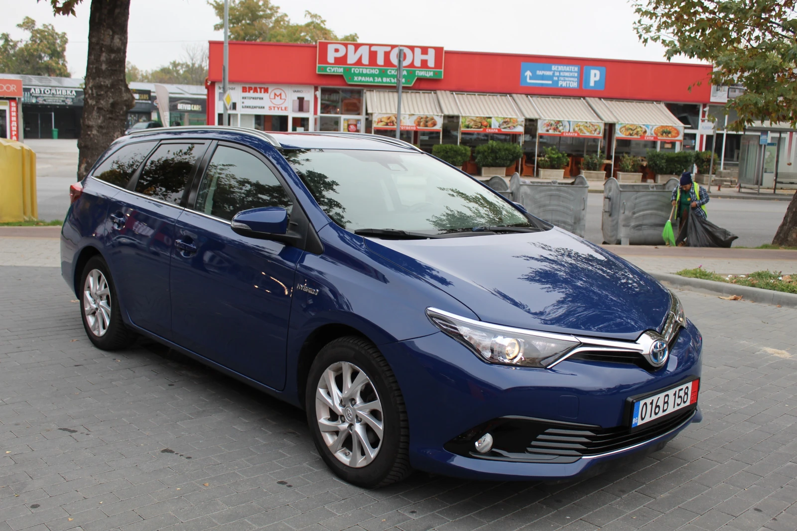 Toyota Auris 1.8H, снимка 6 - Автомобили и джипове - 56589033