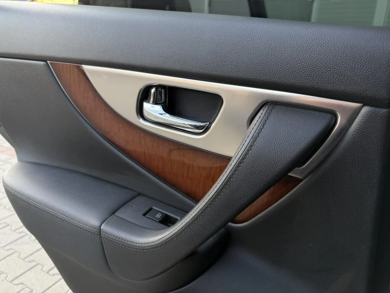 Infiniti Fx 50 5.0, снимка 15 - Автомобили и джипове - 52435795