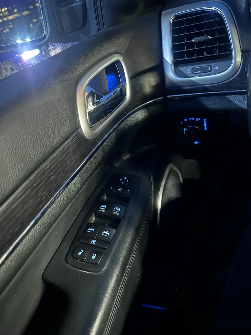 Jeep Grand cherokee 5.7 Hemi Summit, снимка 10 - Автомобили и джипове - 52900789