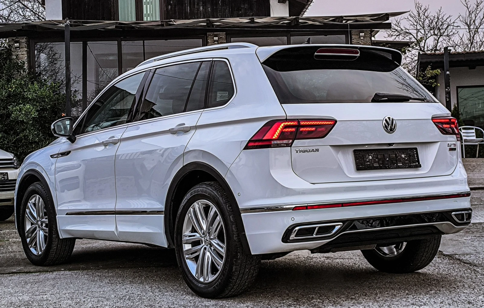 VW Tiguan 2.0TDI R-LINE 4-MOTION LED  - изображение 4