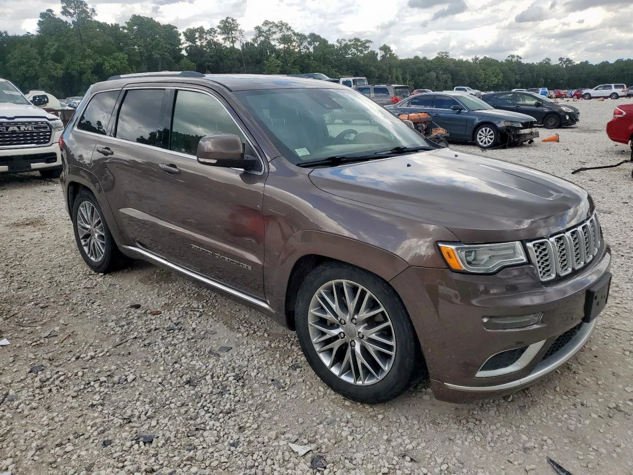 Jeep Grand cherokee SUMMIT / ОБДУХВАНЕ / HARMAN / DISTRONIC     - изображение 3