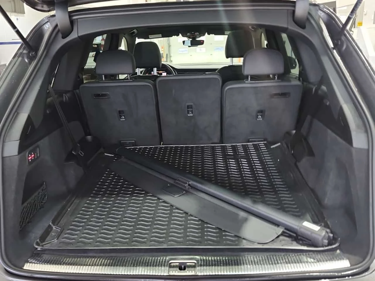 Audi Q7 45TFSI * KOMFORT * CARFAX * Без инциденти * , снимка 14 - Автомобили и джипове - 53991245