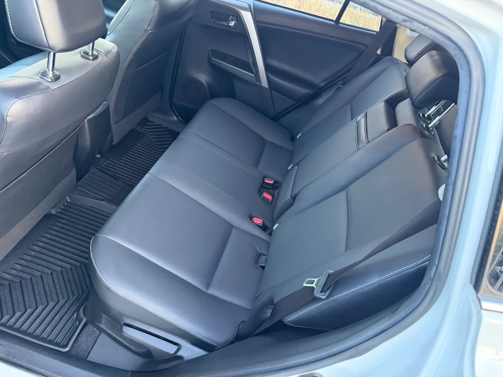 Toyota Rav4 PLATINUM 2.5 HYBRID / 4X4 / 360 КАМЕРА / ЕВРО6 , снимка 11 - Автомобили и джипове - 54655395