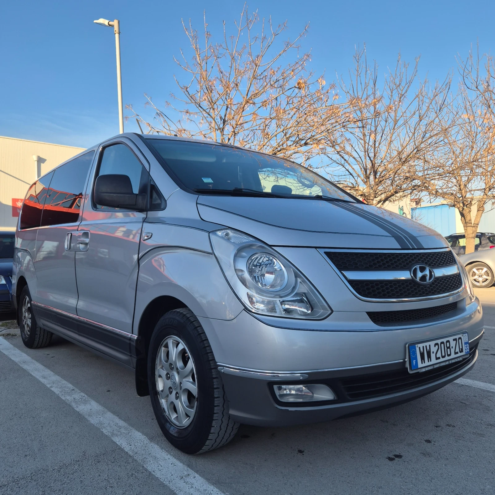 Hyundai H1 2.5d 4+ 1 места кожа - изображение 4