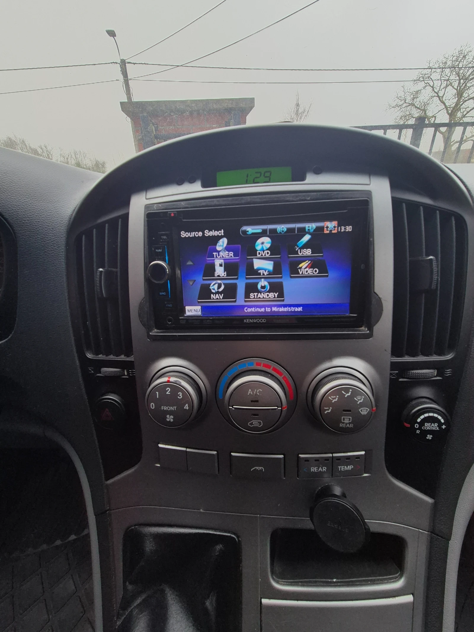 Hyundai H1 2.5d 4+ 1 места кожа,  - изображение 9