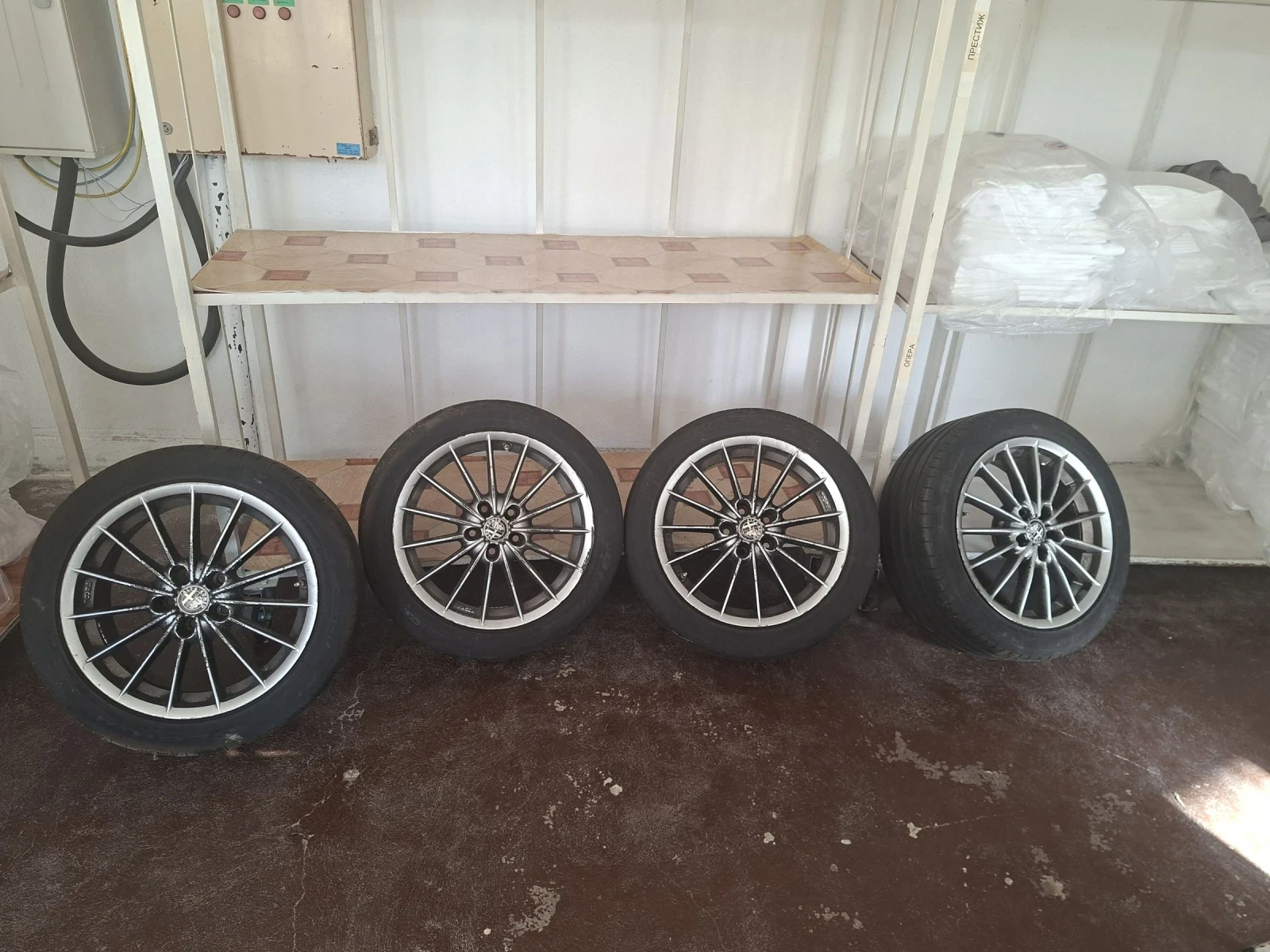 Гуми с джанти Dunlop 235/45R17