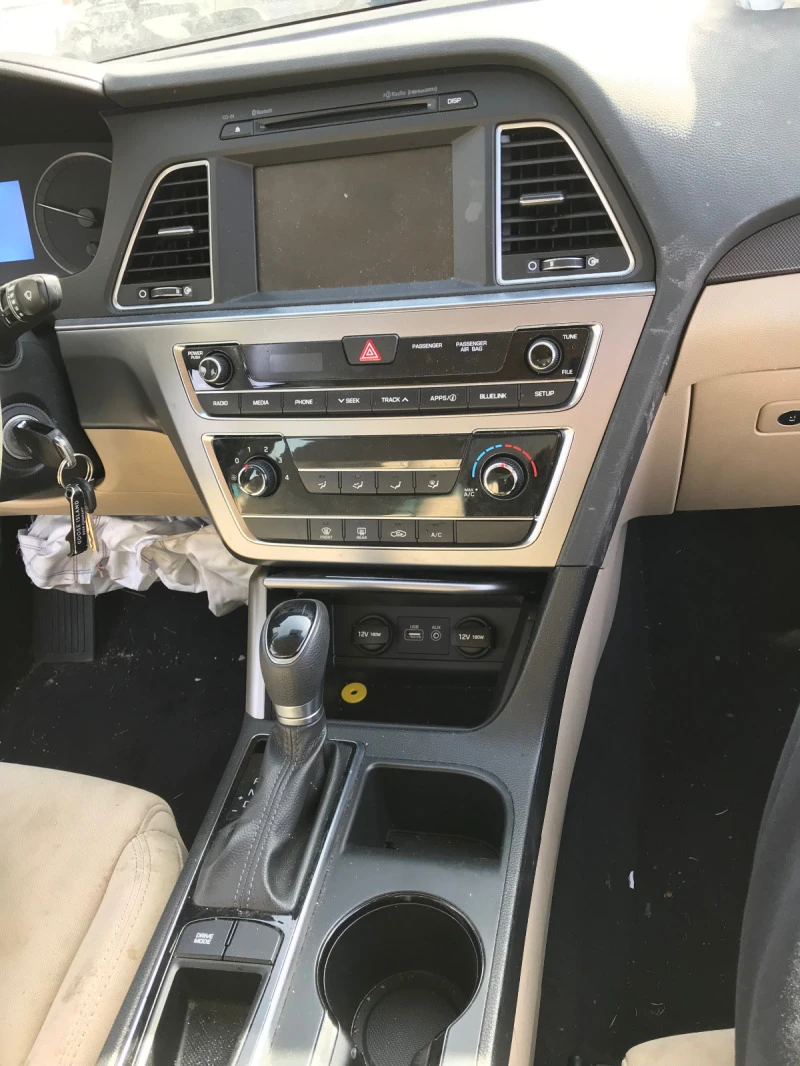 Hyundai Sonata 2.4 GDI facelift automat, снимка 4 - Автомобили и джипове - 47433920