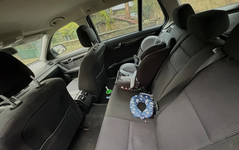 Mercedes-Benz C 220, снимка 6 - Автомобили и джипове - 52356694