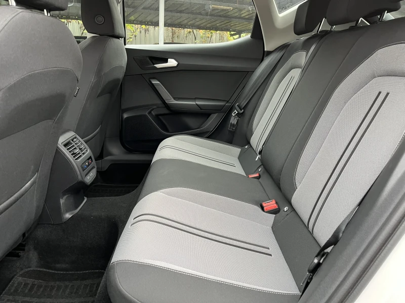 Seat Leon 1.5 eTSI STYLE 150 HP DSG, снимка 10 - Автомобили и джипове - 52091656