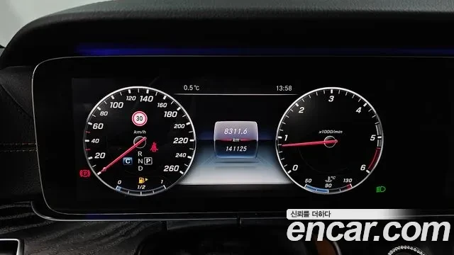 Mercedes-Benz E 220, снимка 7 - Автомобили и джипове - 54779253