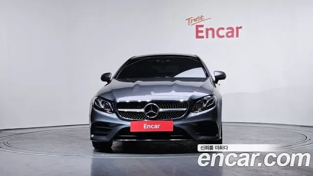 Mercedes-Benz E 220, снимка 3 - Автомобили и джипове - 54779253