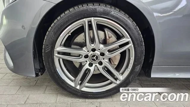 Mercedes-Benz E 220, снимка 4 - Автомобили и джипове - 54779253