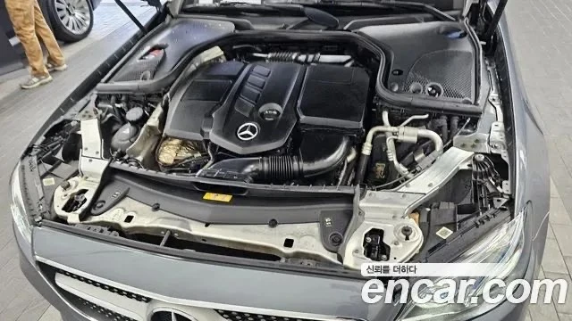 Mercedes-Benz E 220, снимка 5 - Автомобили и джипове - 54779253