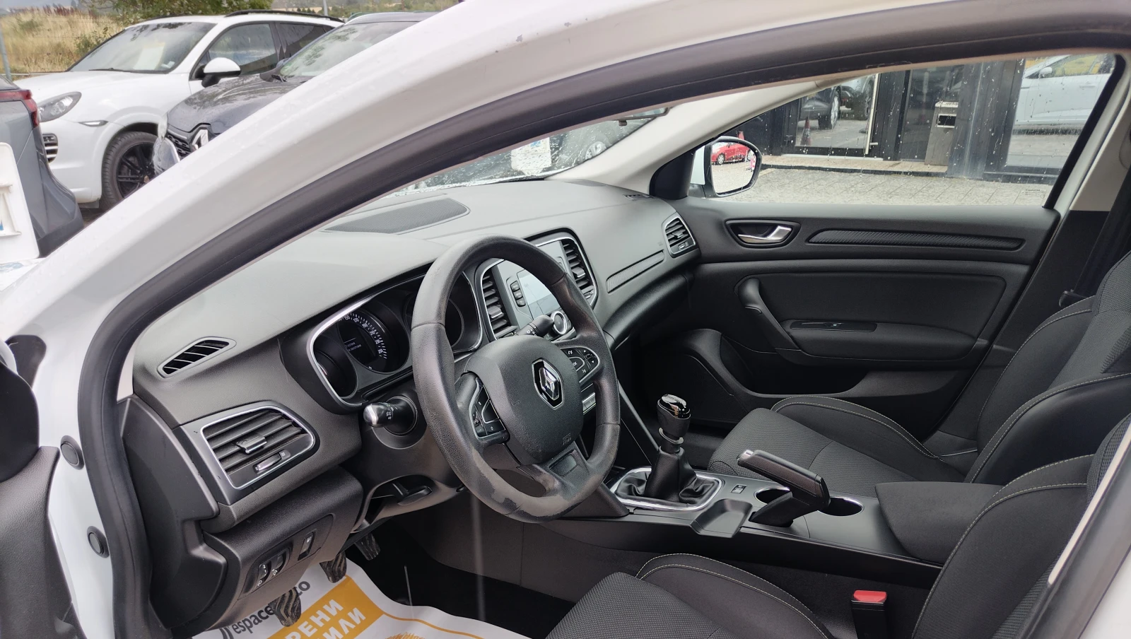 Renault Megane 1.3TCe 140 �.�./Life | Mobile.bg � ����������� 12