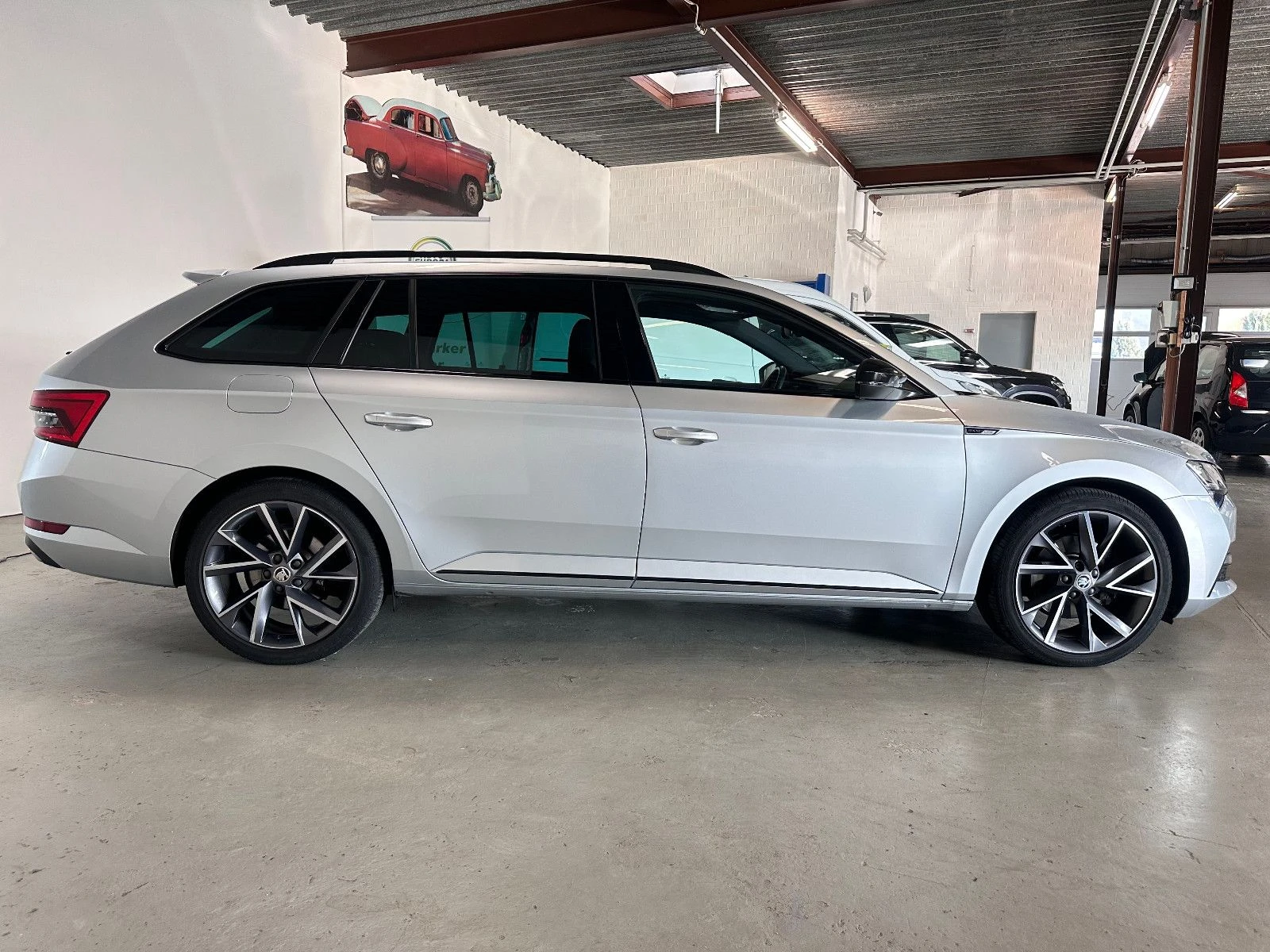 Skoda Superb 2.0 TDI 7 DSG Sportline - изображение 4