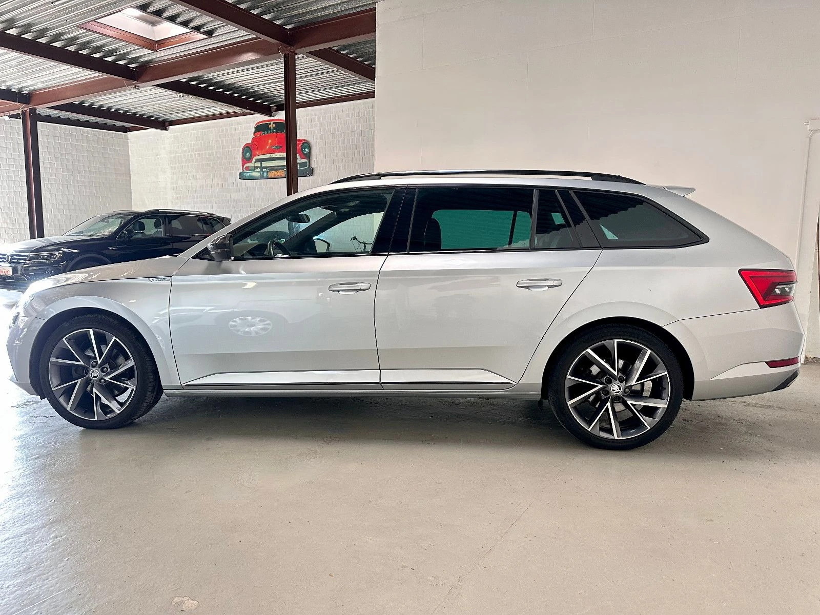 Skoda Superb 2.0 TDI 7 DSG Sportline - изображение 5