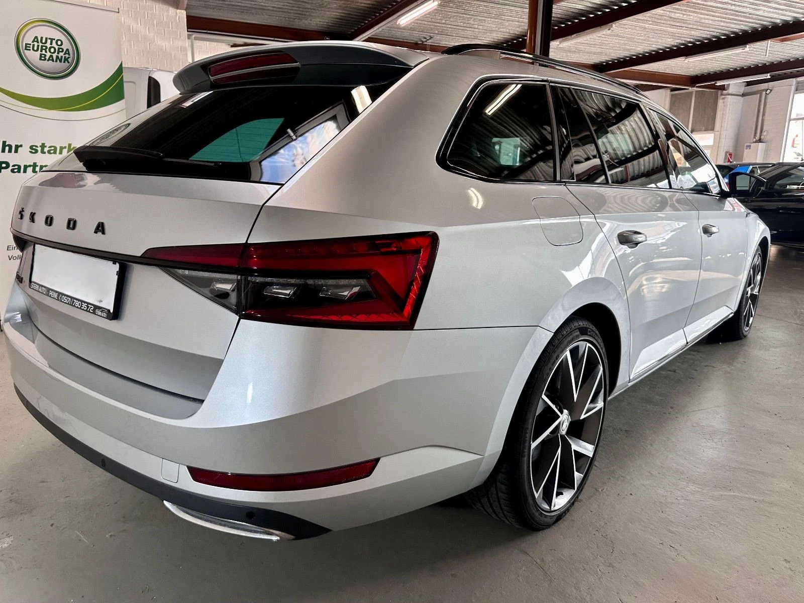Skoda Superb 2.0 TDI 7 DSG Sportline - изображение 6