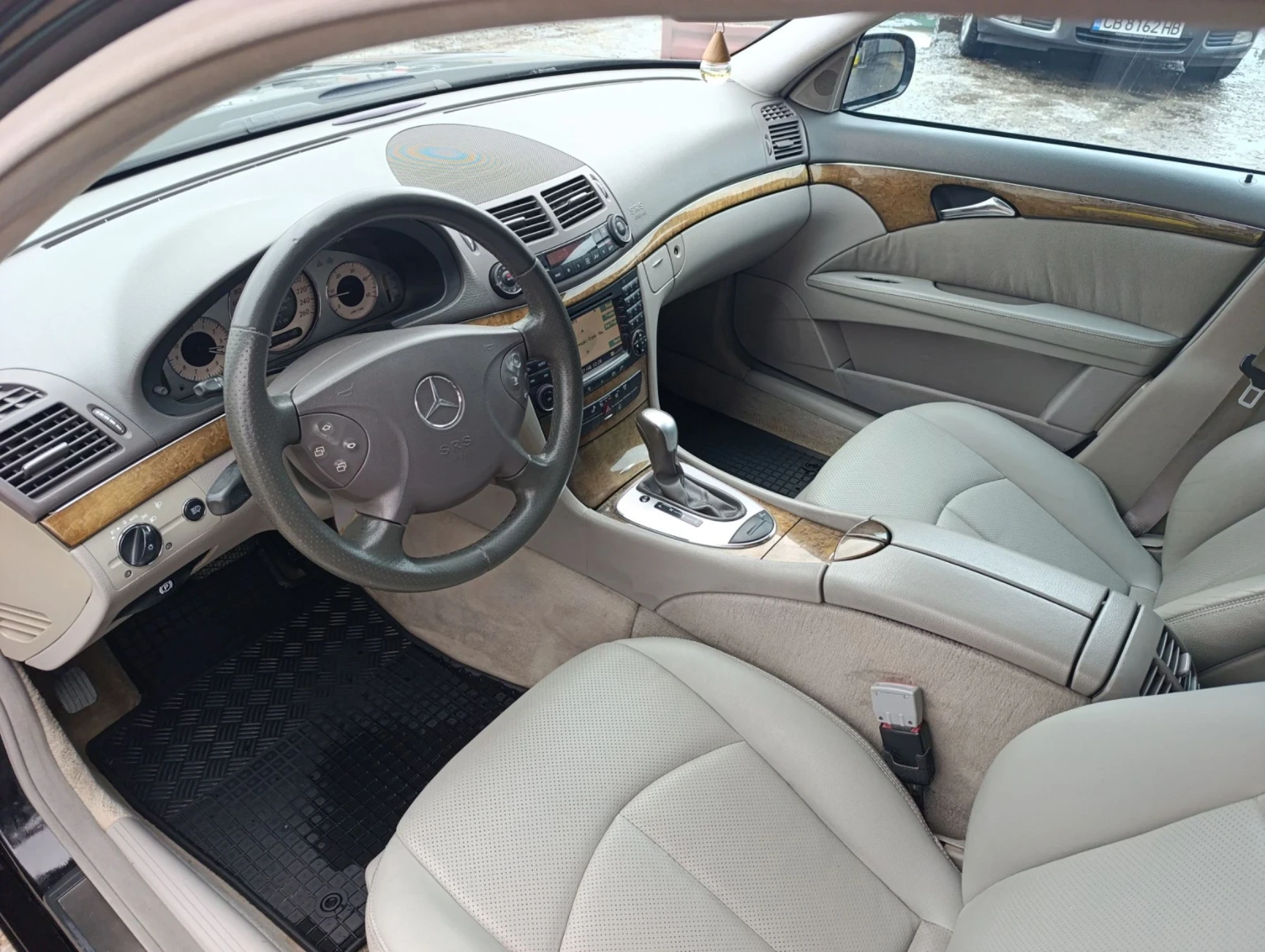 Mercedes-Benz E 320  - изображение 7