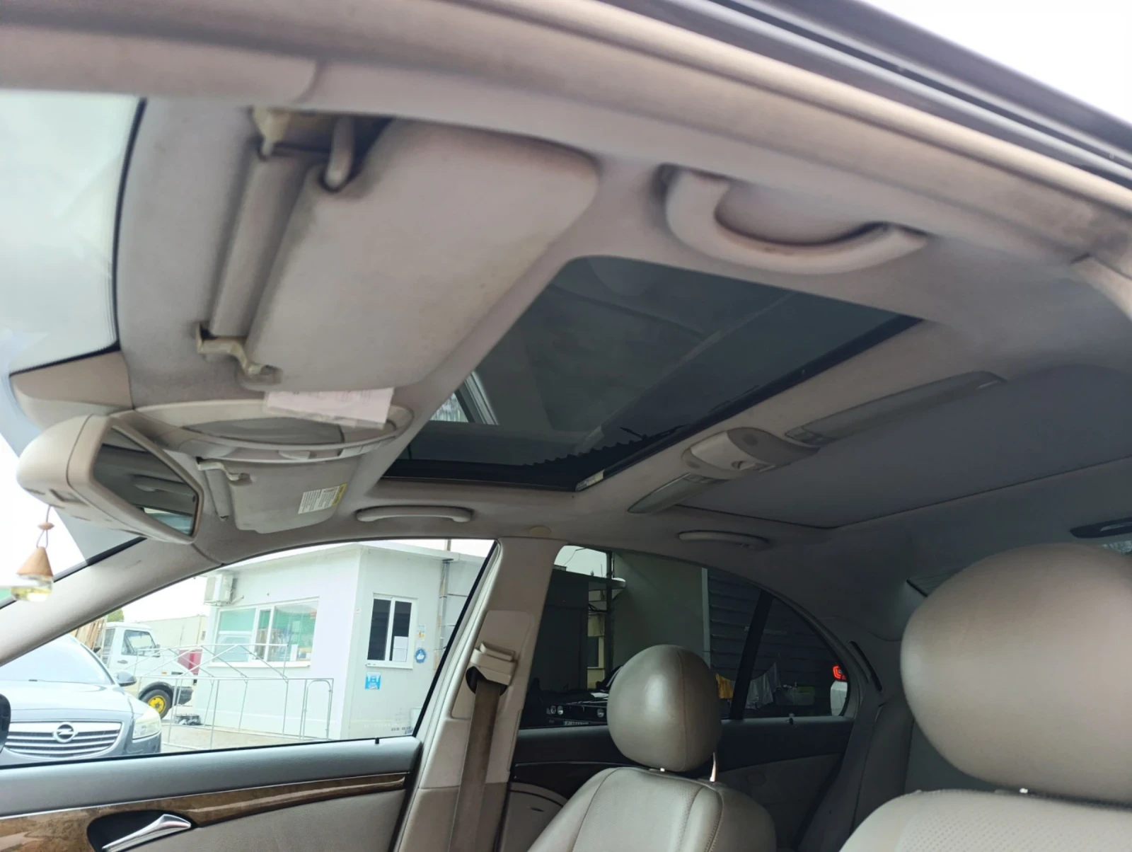 Mercedes-Benz E 320  - изображение 8