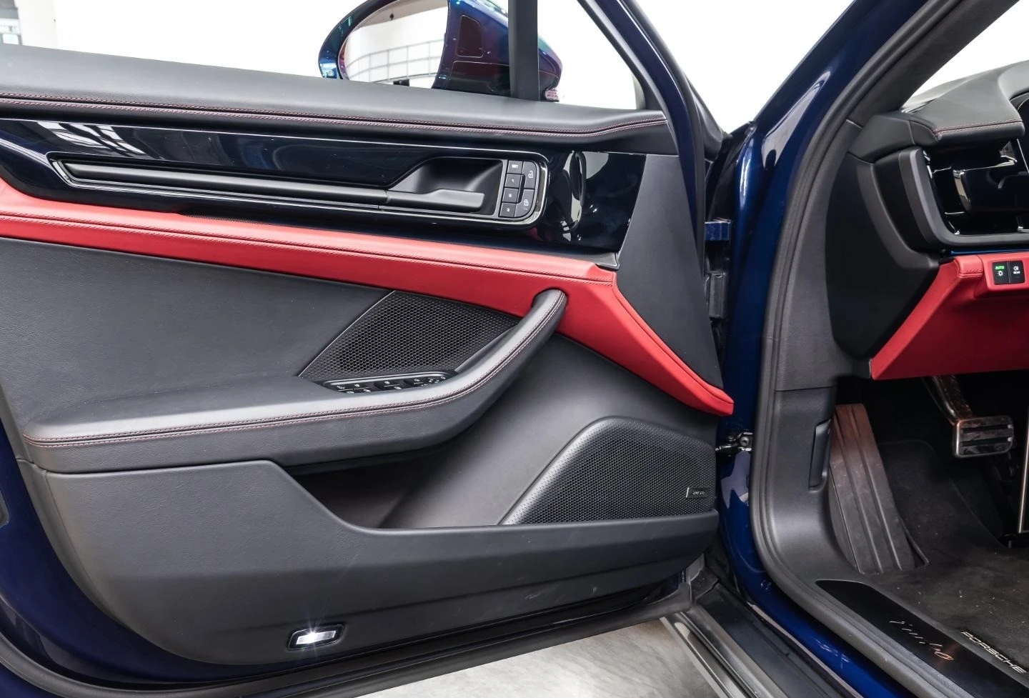 Porsche Panamera TURBO E-HYBRID/FACELIFT/SPORT DESIGN/PANO/MATRIX/ - изображение 9