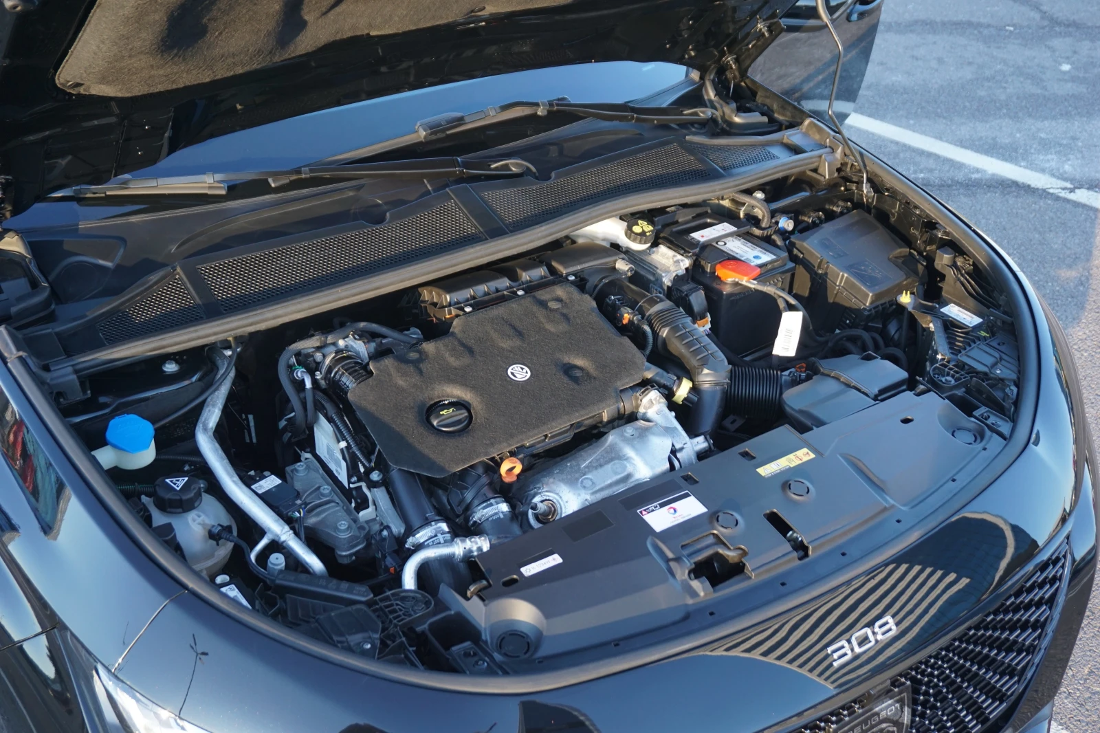 Peugeot 308 * 1.5 HDI* ALLURE* DISTRONIC* ВИДЕО* CARPLAY* , снимка 12 - Автомобили и джипове - 53657046