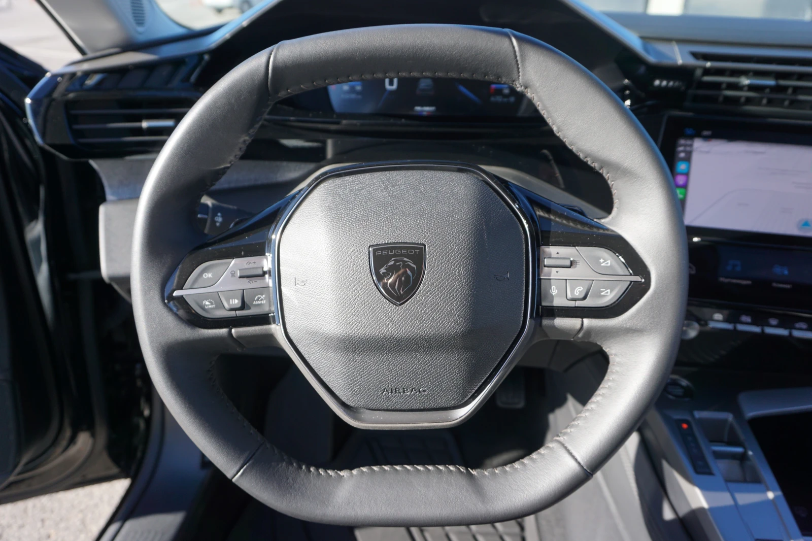 Peugeot 308 * 1.5 HDI* ALLURE* DISTRONIC* ВИДЕО* CARPLAY* , снимка 11 - Автомобили и джипове - 53657046