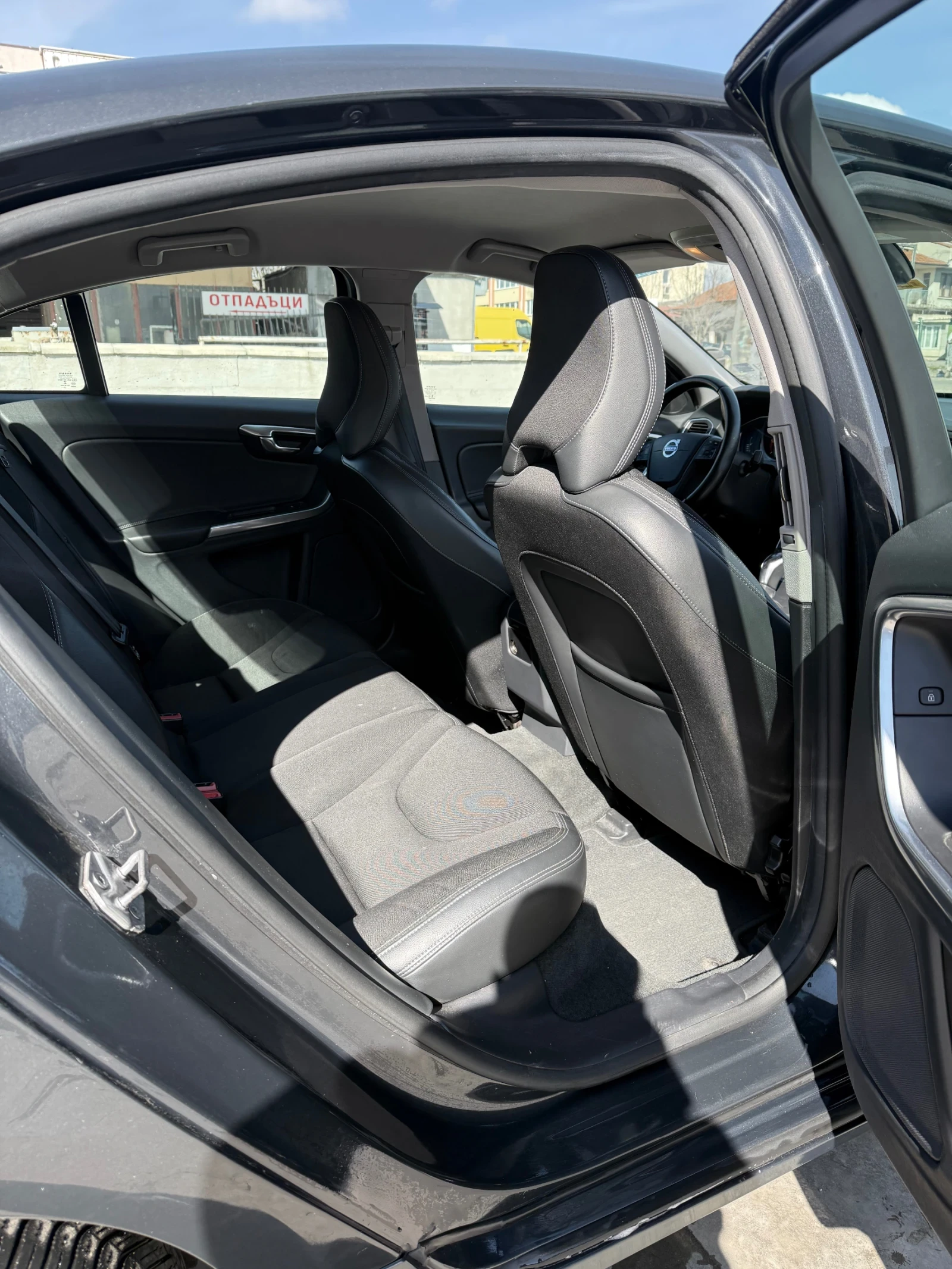 Volvo S60 2.0d D3 Топ състояние!!!, снимка 6 - Автомобили и джипове - 53754297