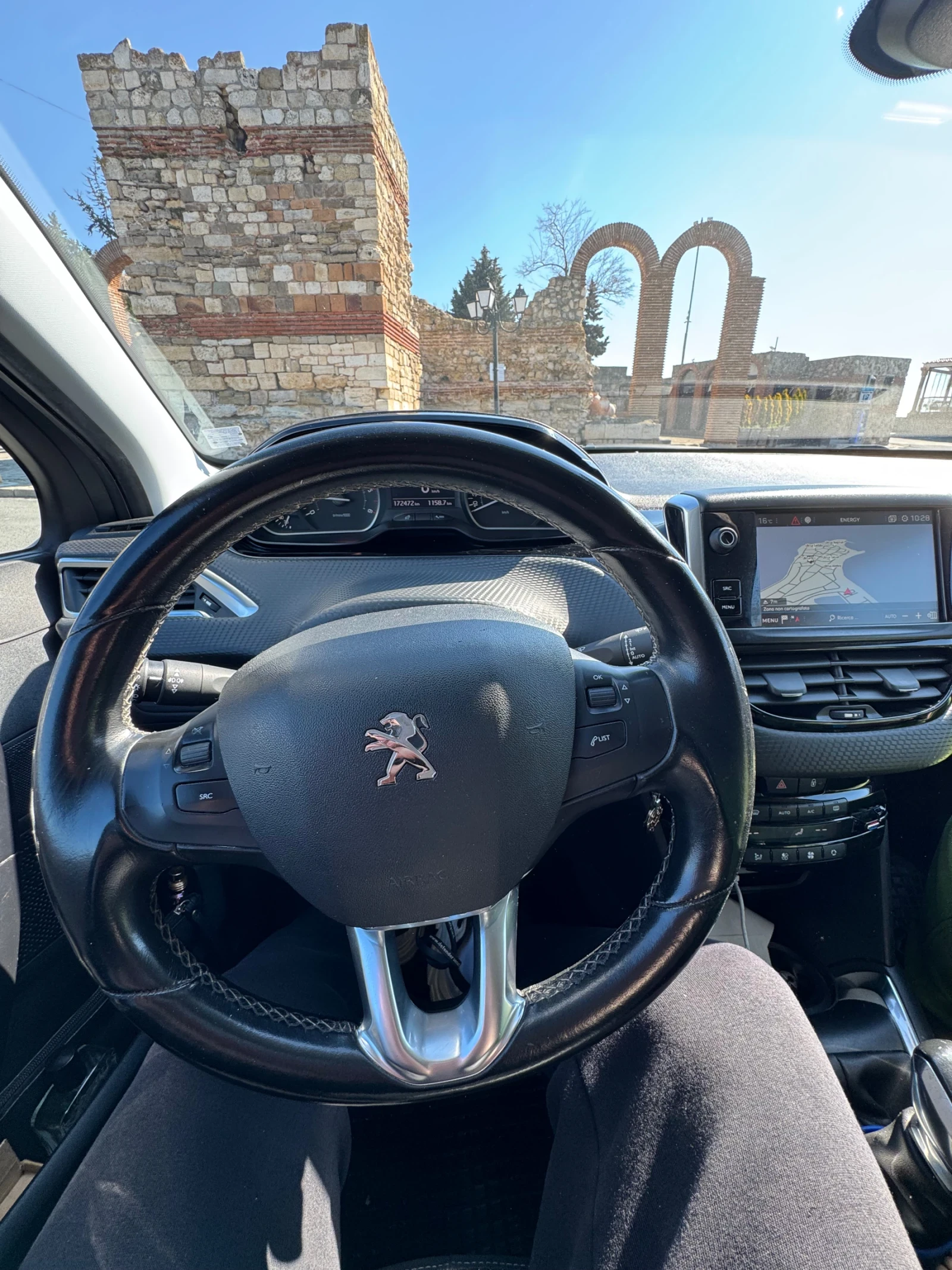 Peugeot 208, снимка 10 - Автомобили и джипове - 54111647