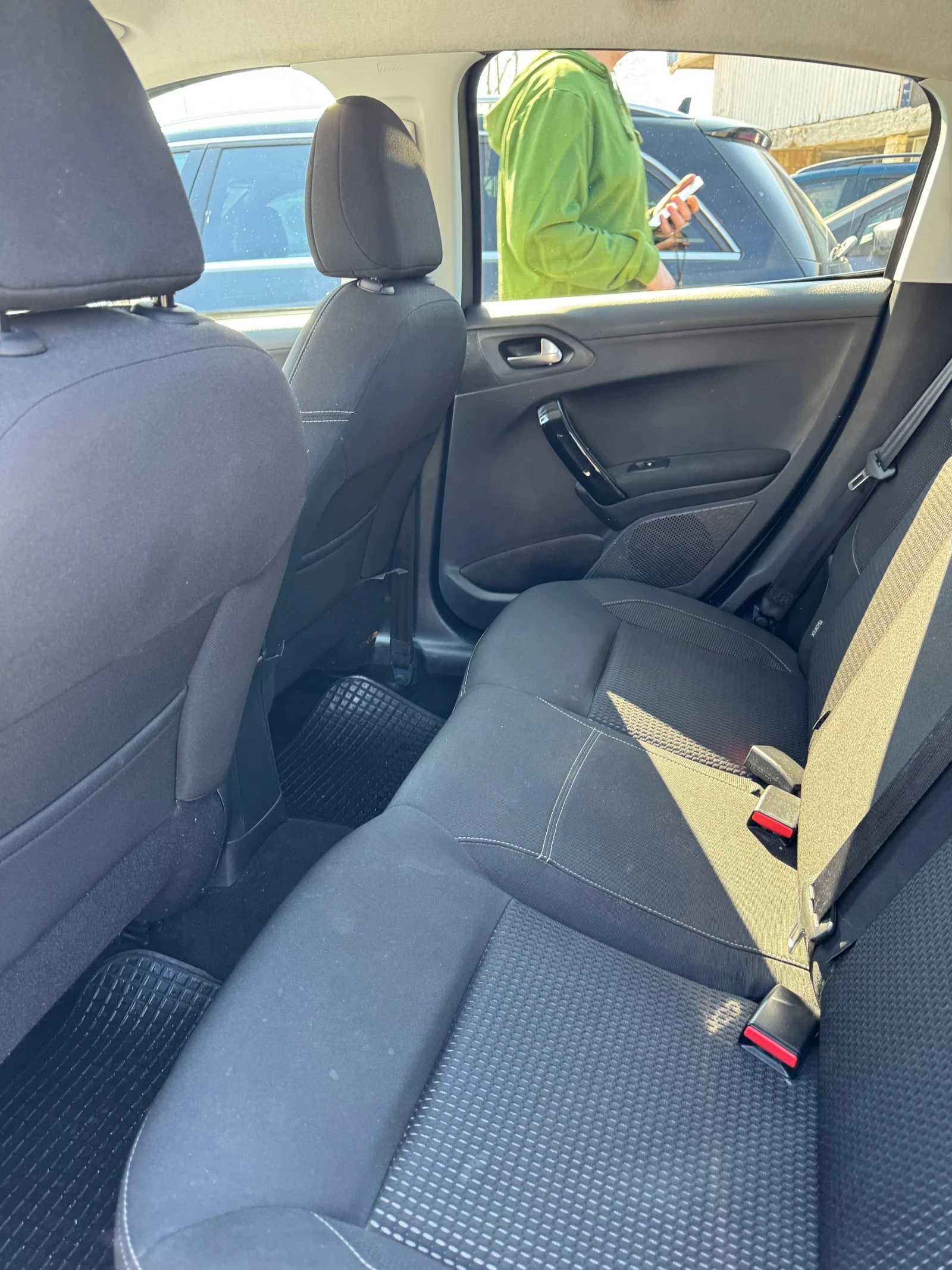 Peugeot 208, снимка 7 - Автомобили и джипове - 54111647