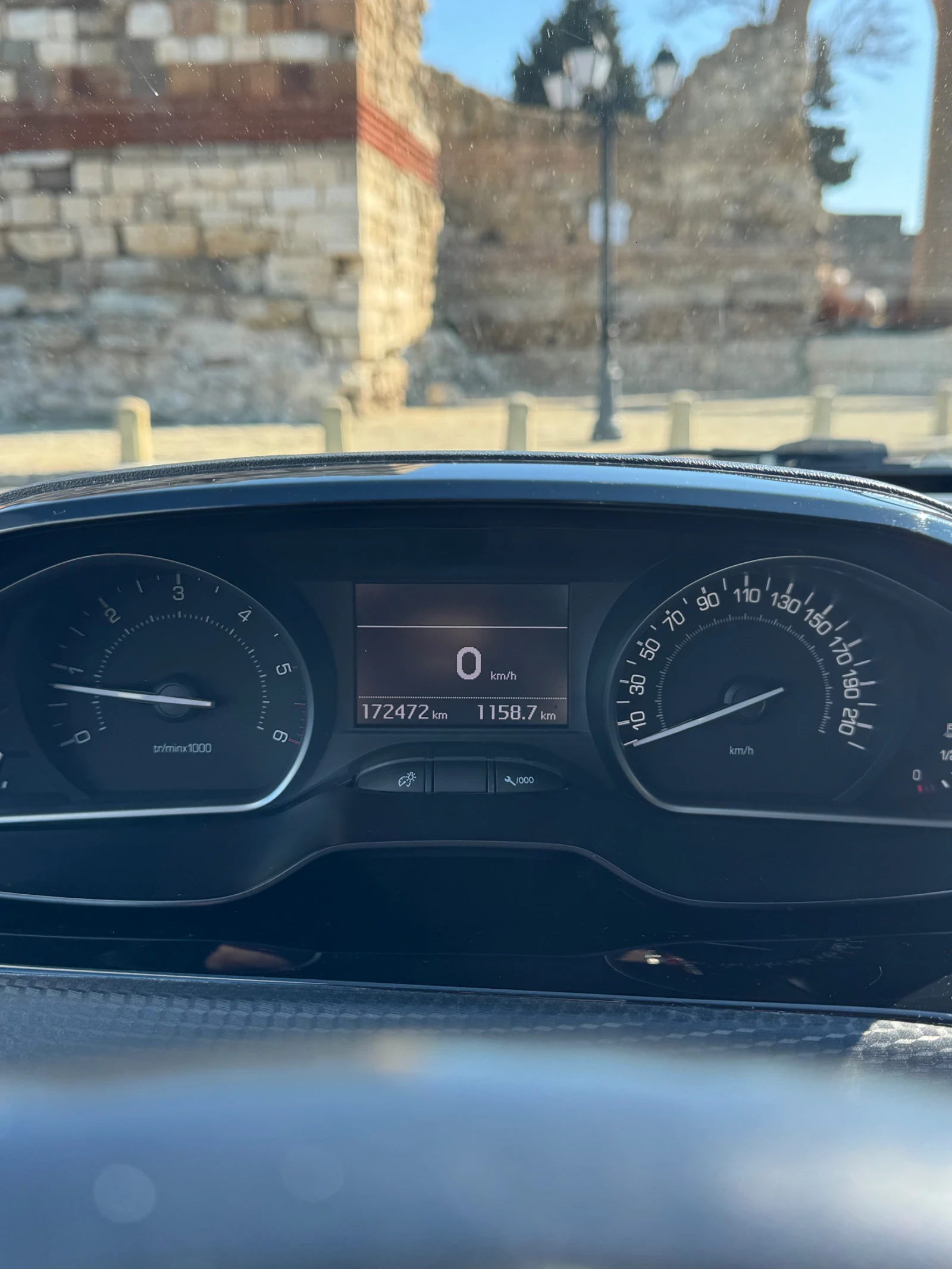 Peugeot 208, снимка 8 - Автомобили и джипове - 54111647