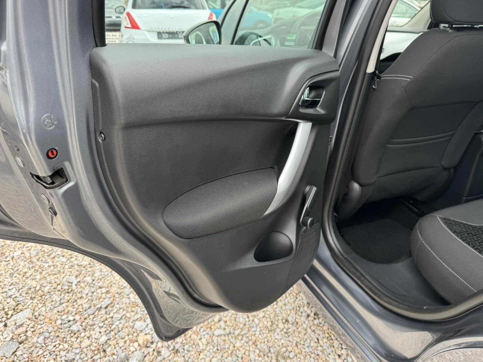 Citroen C3 1.4i 74ks, снимка 7 - Автомобили и джипове - 54389747