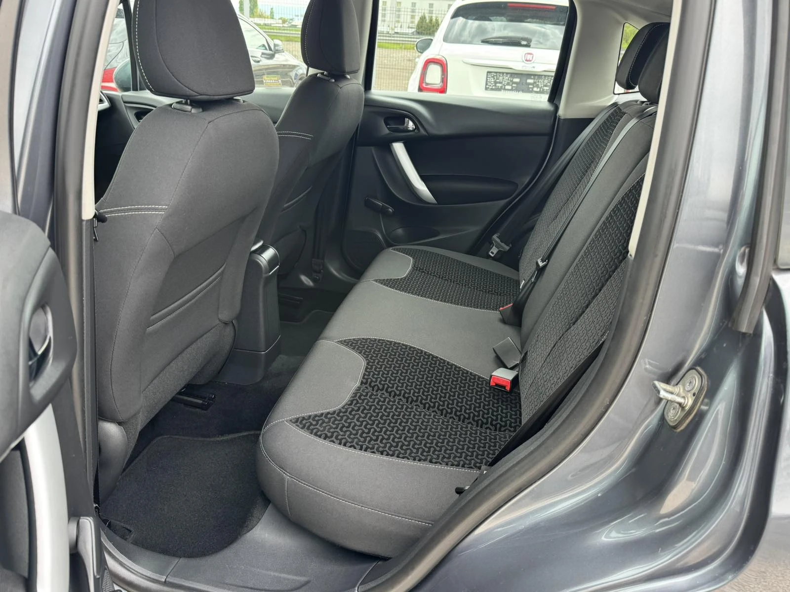 Citroen C3 1.4i 74ks, снимка 8 - Автомобили и джипове - 54389747