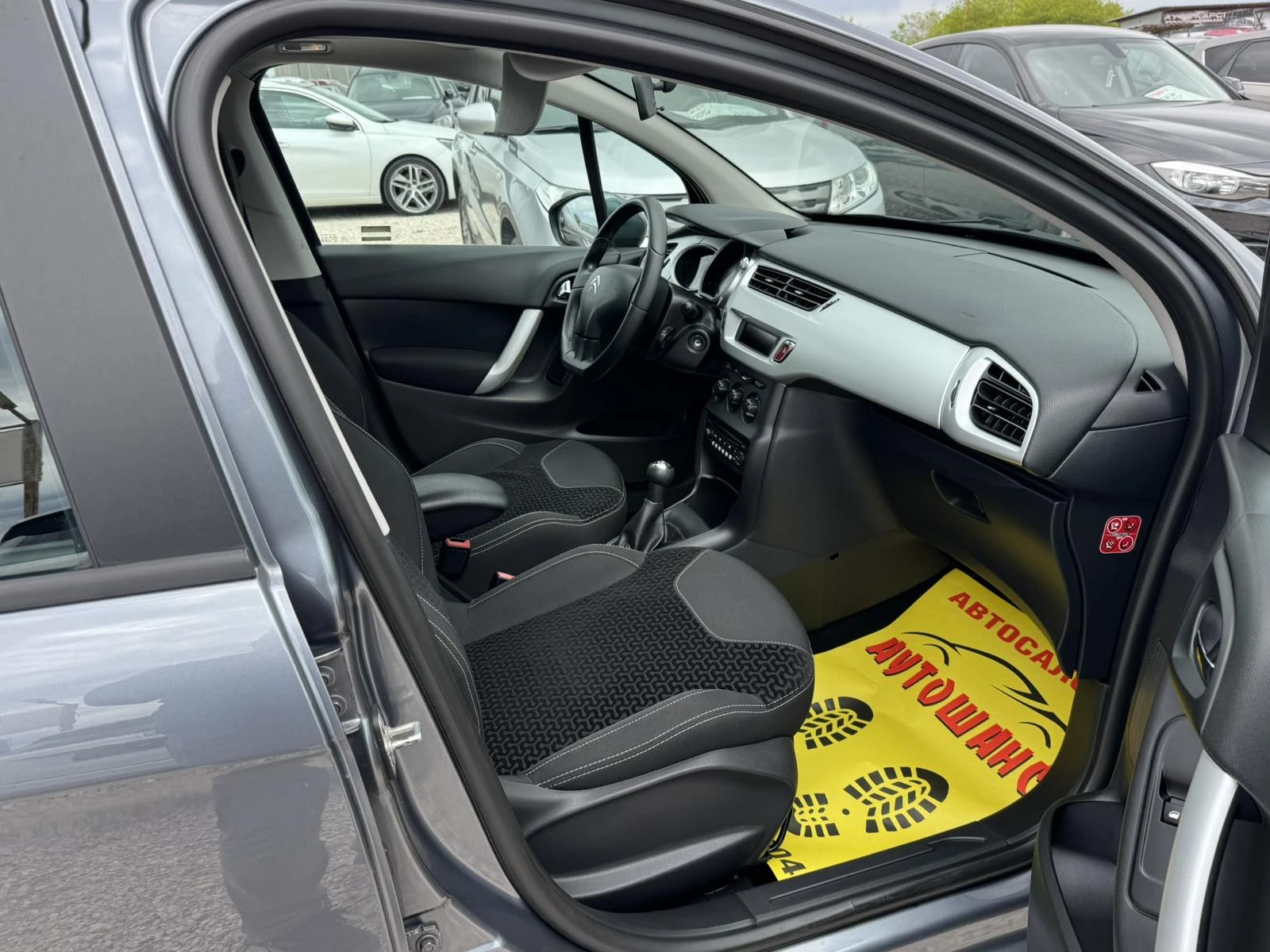 Citroen C3 1.4i 74ks, снимка 14 - Автомобили и джипове - 54389747